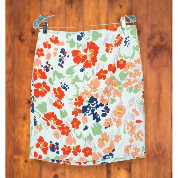 NWT Ann Taylor Women's  Floral Pencil Skirt Multicolor Size 10 Petites MSRP $80 - Picture 1 of 4